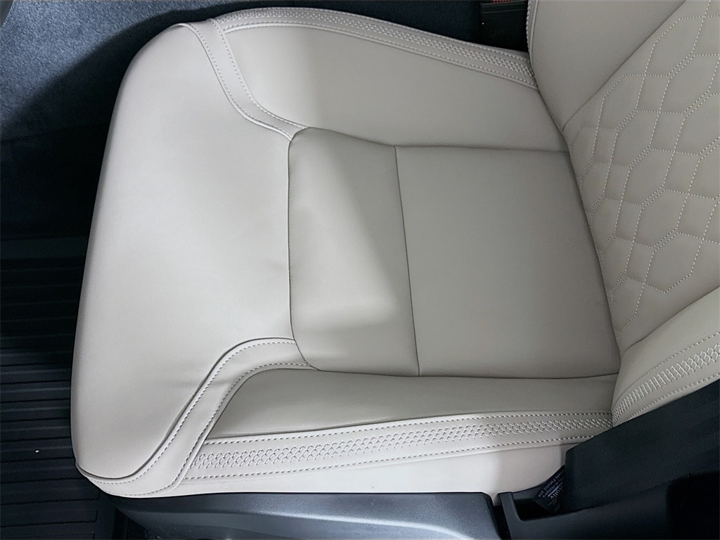 2026 Volvo XC60 Plus - Photo 18