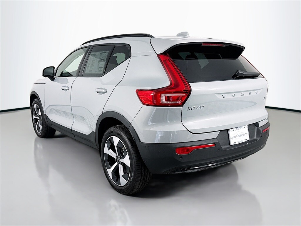 2026 Volvo XC40 Plus photo 2