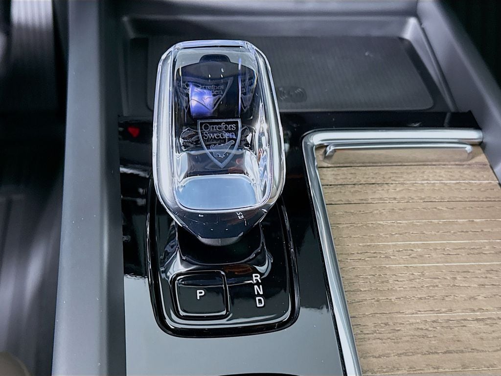 2026 Volvo XC60 Plus - Photo 16