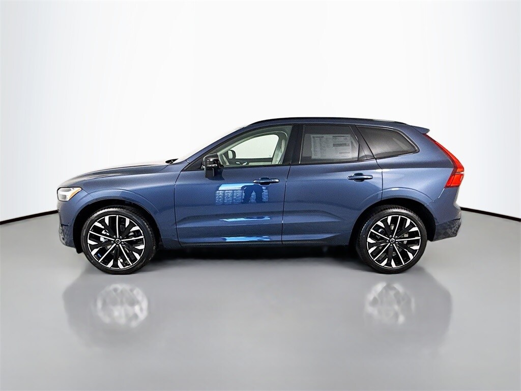 2026 Volvo XC60 B5 photo 2