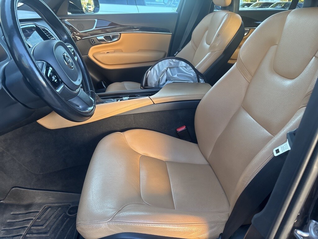 2018 Volvo XC90 T6 Momentum photo 3