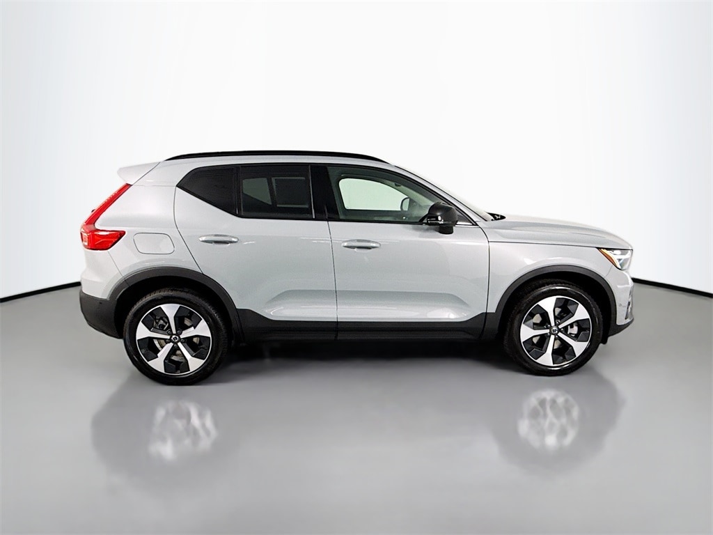 2026 Volvo XC40 Plus - Photo 8