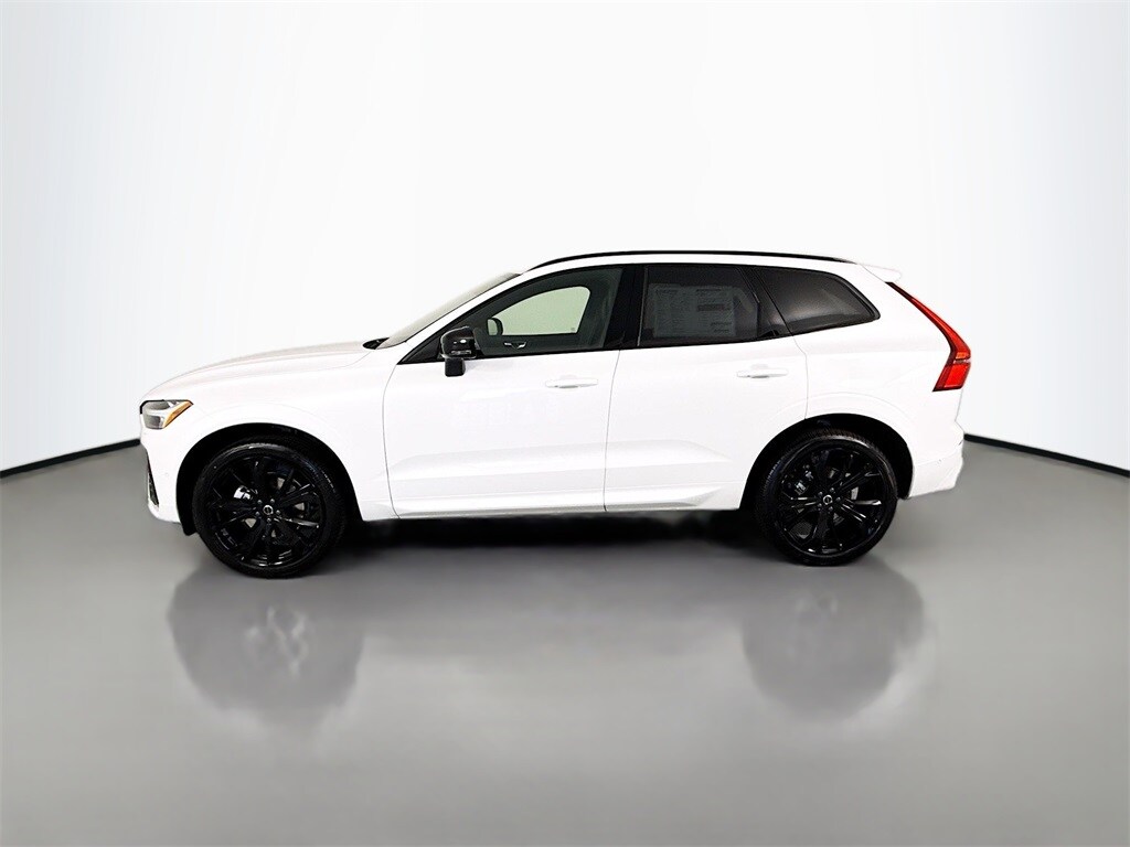 2026 Volvo XC60 B5 Black Edition photo 2