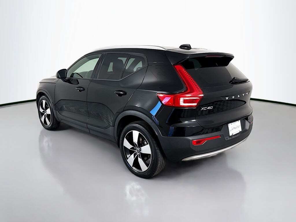 Used 2020 Volvo XC40 Momentum SUV