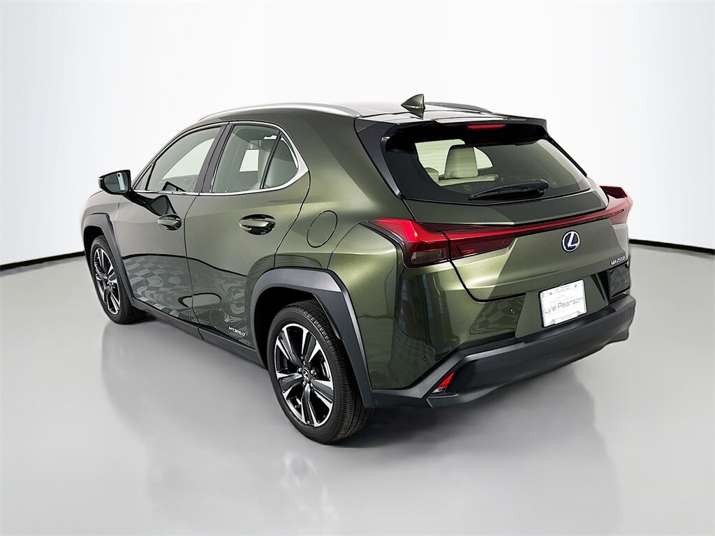 2022 Lexus UX 250h photo 3