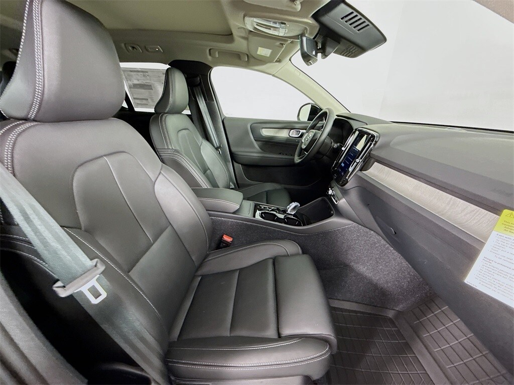 2026 Volvo XC40 Plus - Photo 23