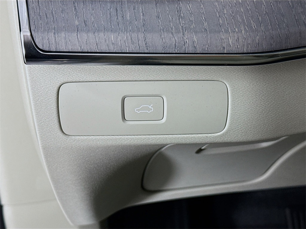 2026 Volvo XC90 Ultra - Photo 11