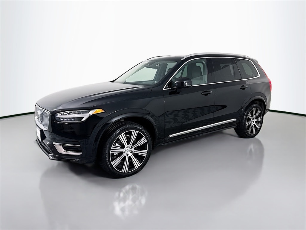 2025 Volvo XC90 Plus's photo