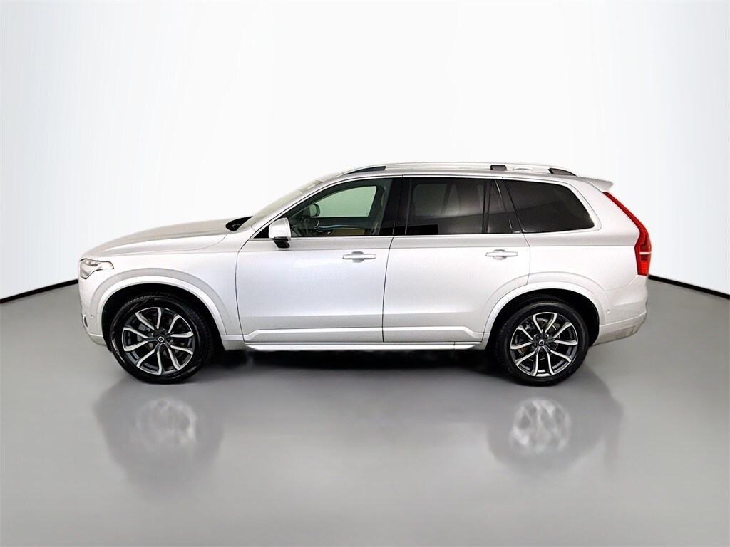 2016 Volvo XC90 T6 Momentum photo 2