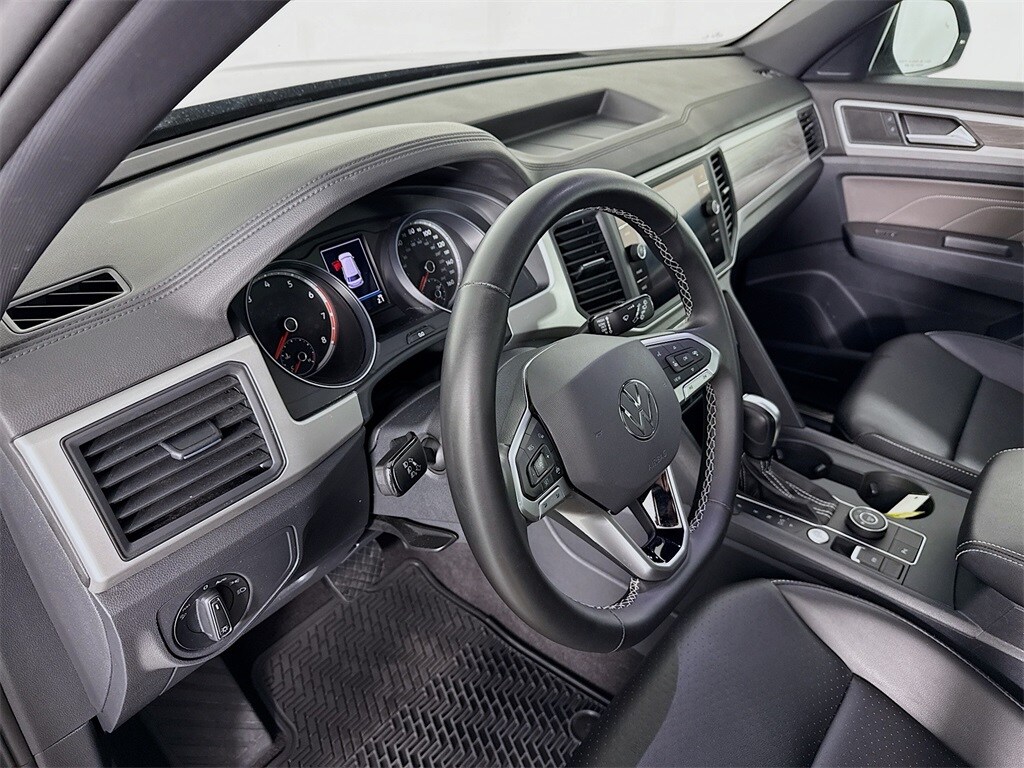 2021 Volkswagen Atlas Cross Sport V6 SE Technology photo 3