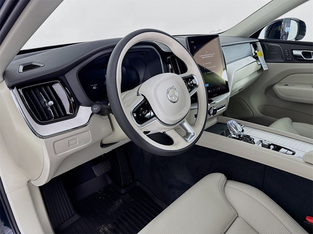 2026 Volvo XC60 B5 photo 4
