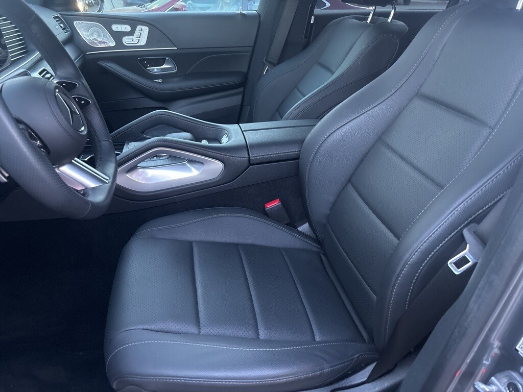 2024 Mercedes Benz GLS 450 4MATIC photo 2