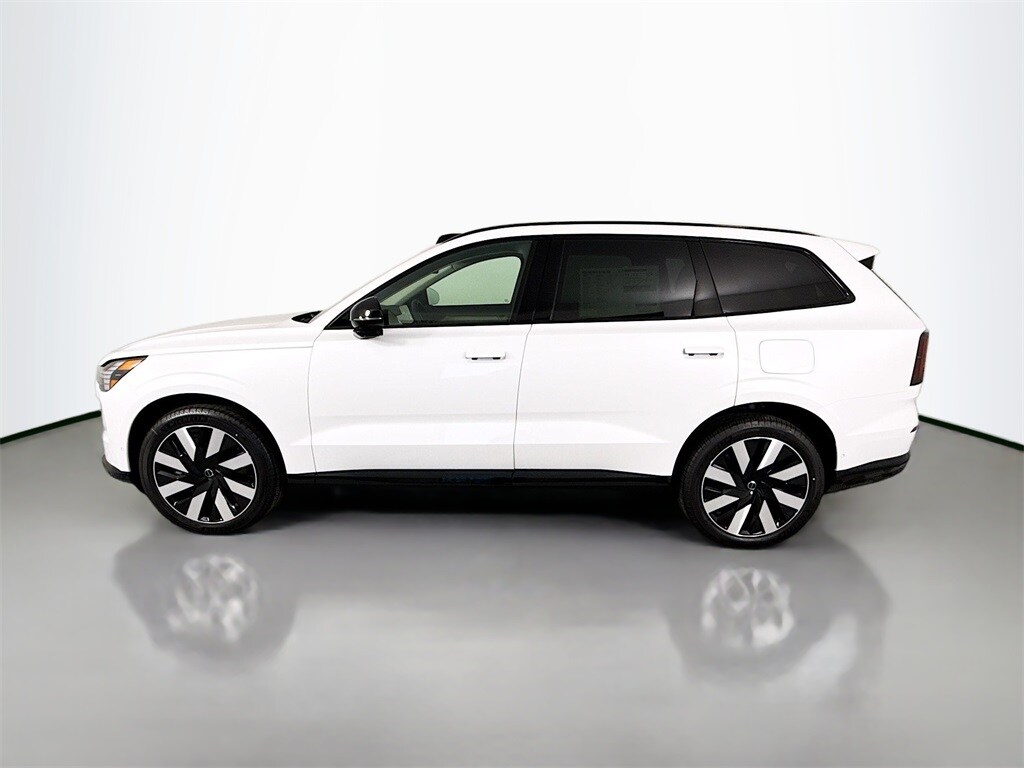 2025 Volvo EX90 Twin Motor Plus photo 2