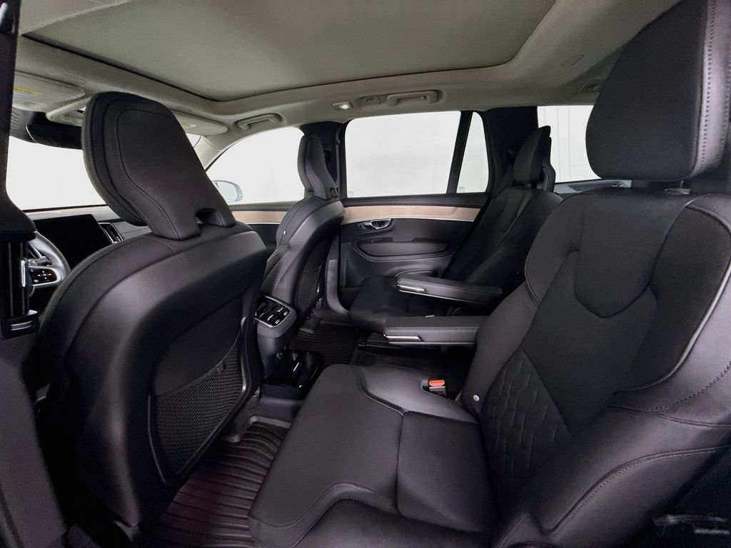 2026 Volvo XC90 Plus - Photo 26