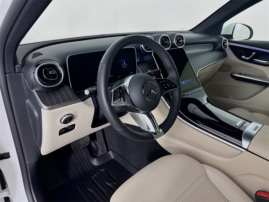 2025 Mercedes Benz GLC 300 4MATIC photo 3