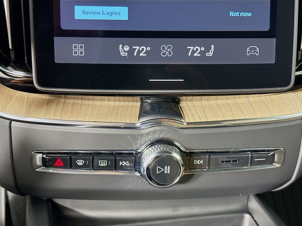 2026 Volvo XC60 Plus - Photo 15