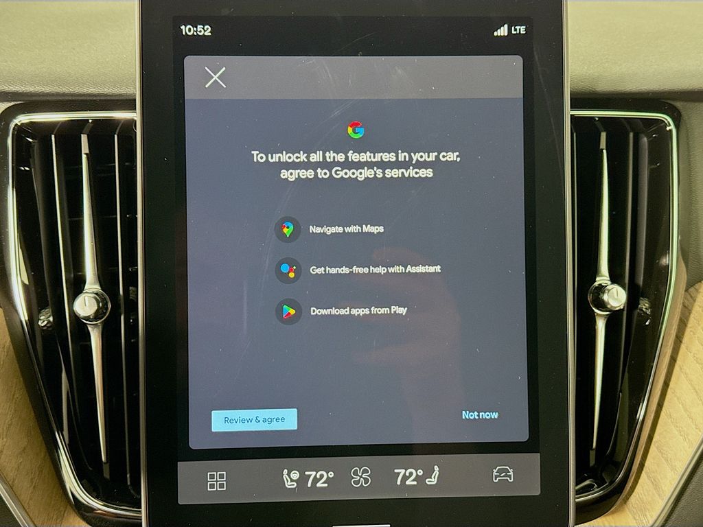 2026 Volvo XC60 Plus - Photo 14