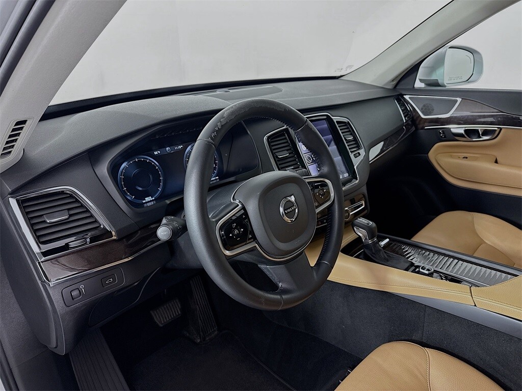 2016 Volvo XC90 T6 Momentum photo 4