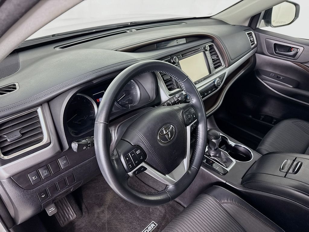 Used 2017 Toyota Highlander LE Plus SUV