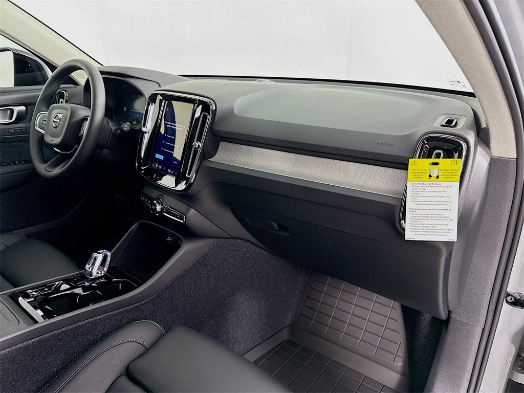 2026 Volvo XC40 Plus - Photo 24