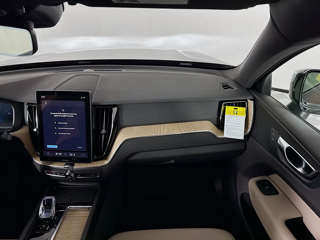 2026 Volvo XC60 Plus - Photo 20