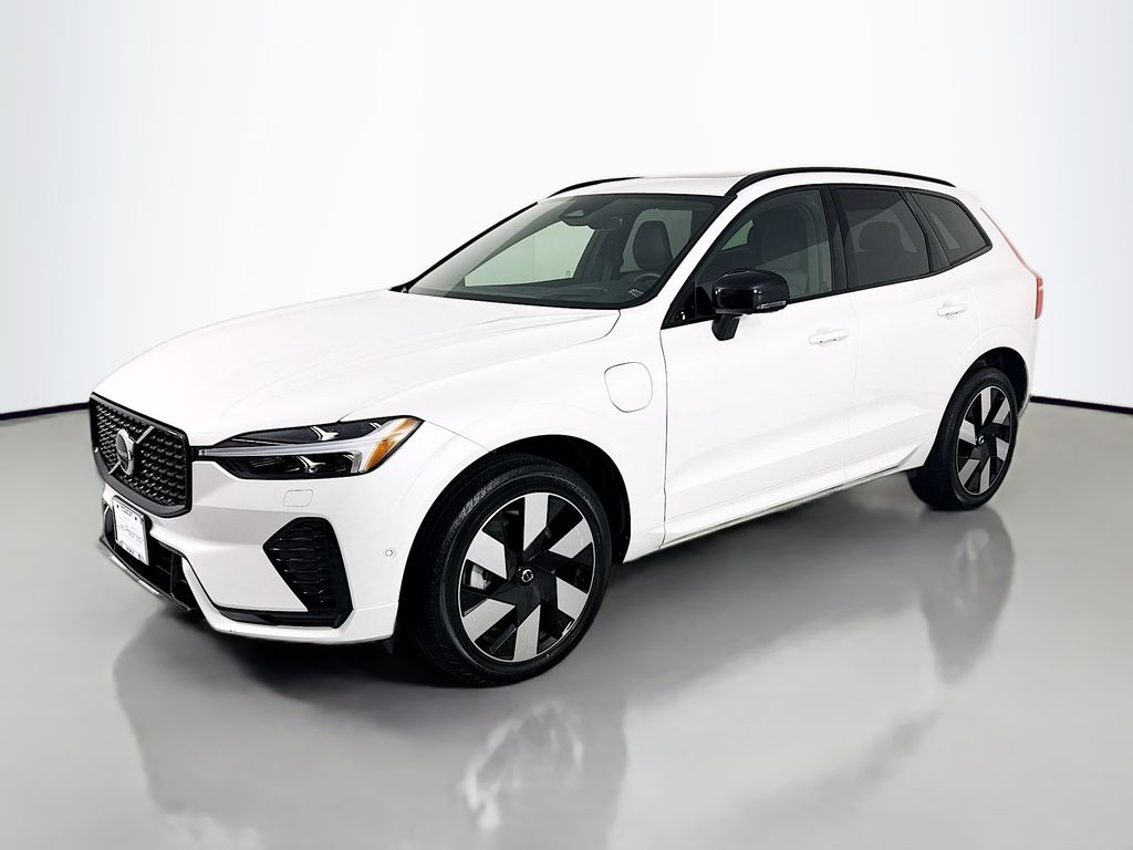 2024 Volvo XC60 T8 Ultimate Dark Theme AWD's photo