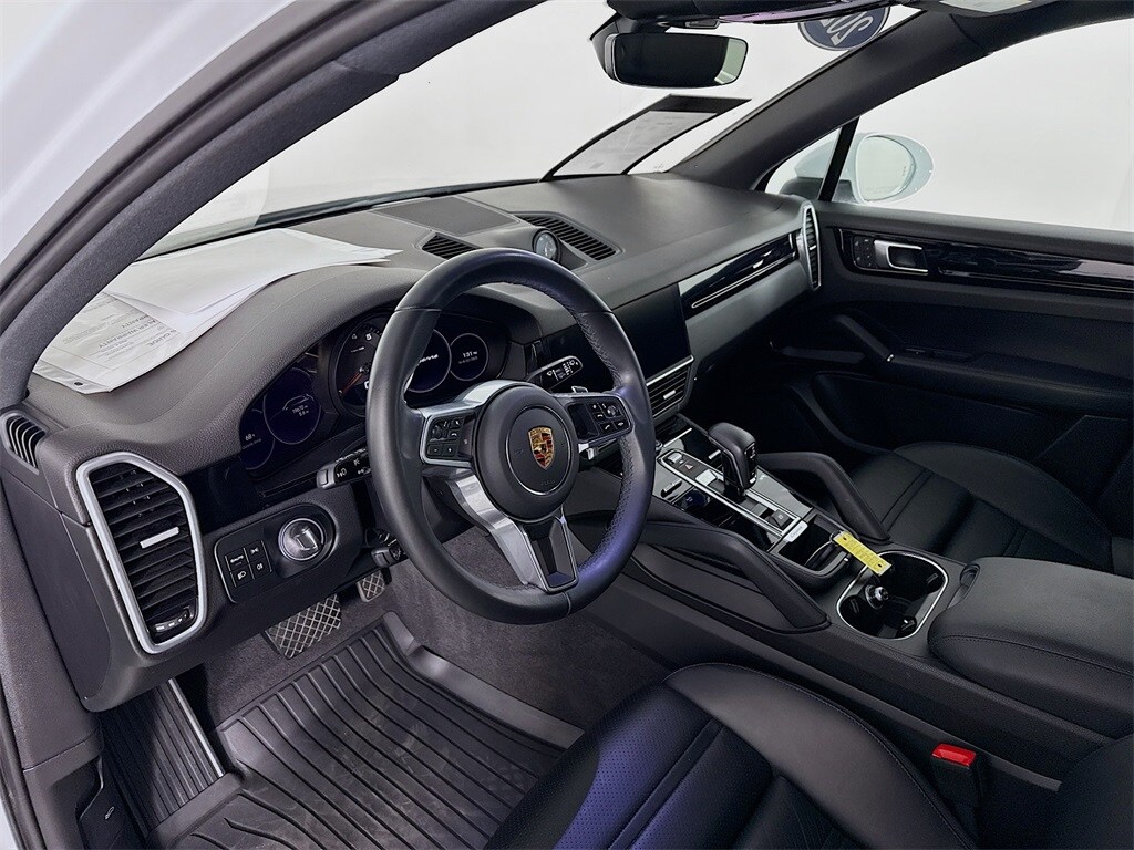 2023 Porsche Cayenne Platinum Edition photo 4