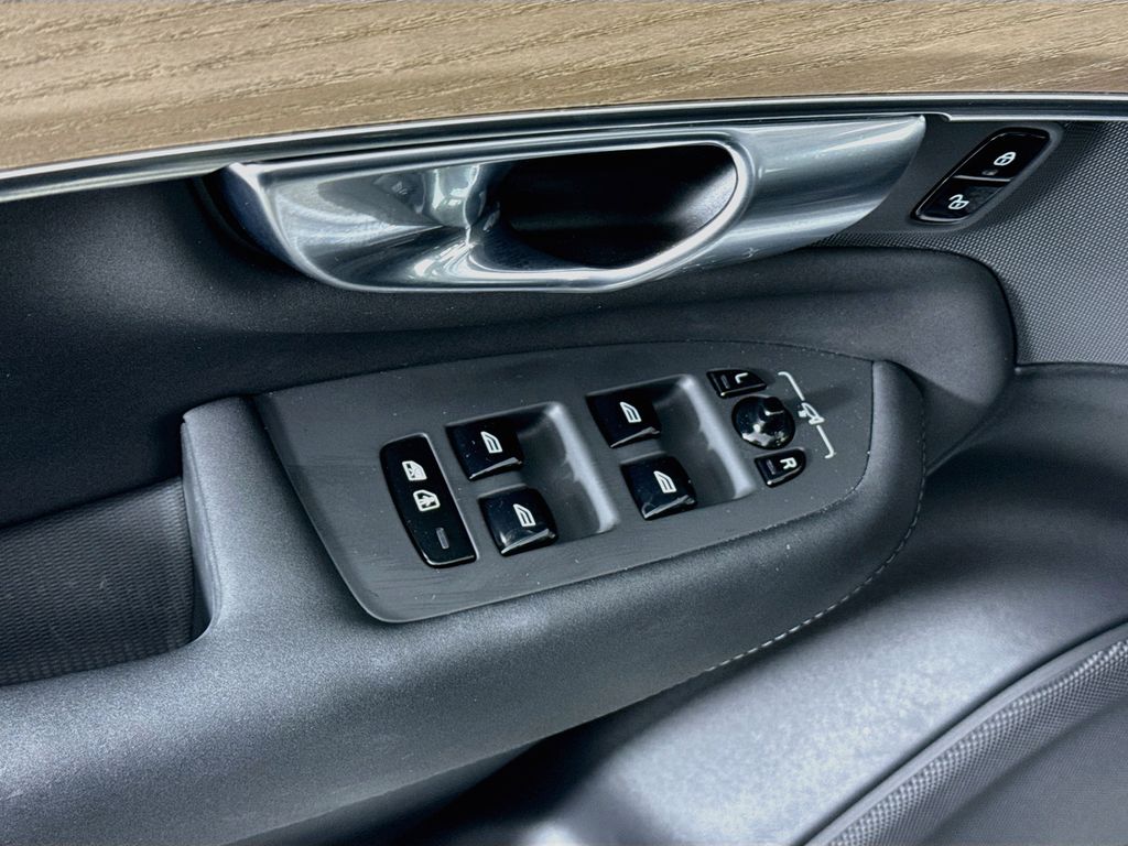2026 Volvo XC90 Plus - Photo 19