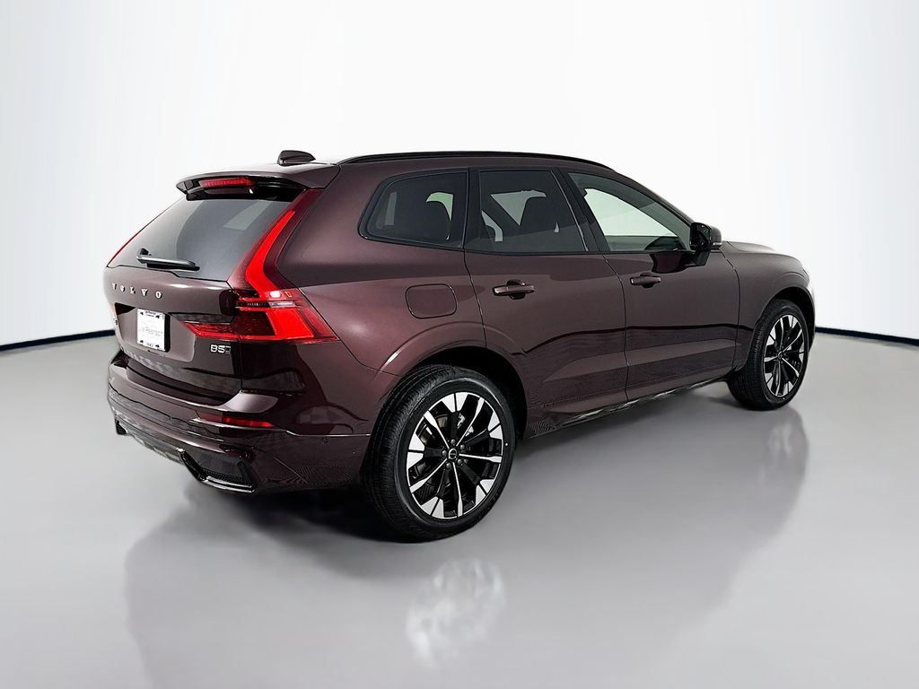 2026 Volvo XC60 Plus - Photo 9