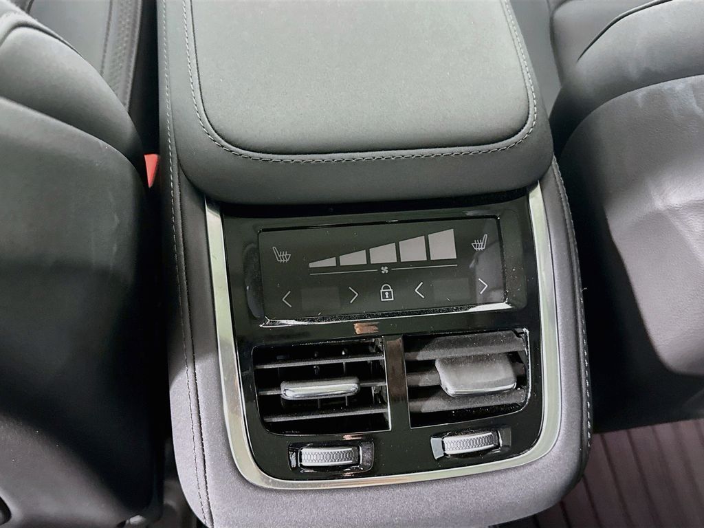 2026 Volvo XC90 Plus - Photo 27