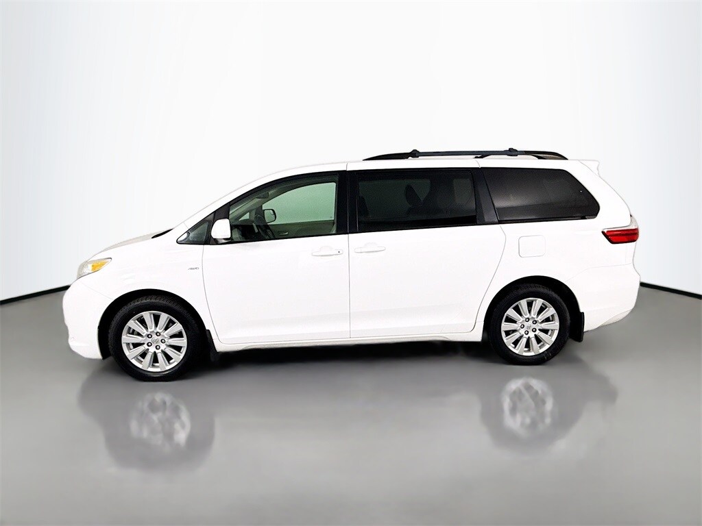 Used 2017 Toyota Sienna LE Minivan/Van