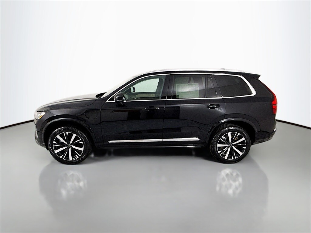 2025 Volvo XC90 T8 Core photo 2