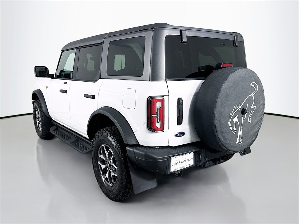 2023 Ford Bronco Badlands photo 2