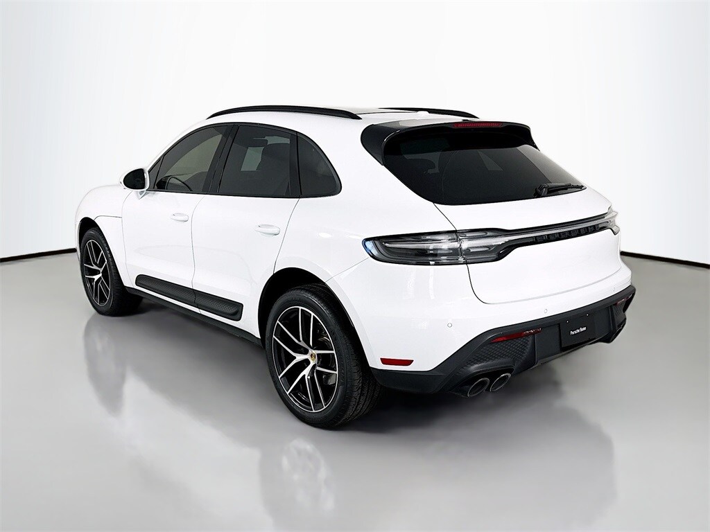 2024 Porsche Macan photo 3