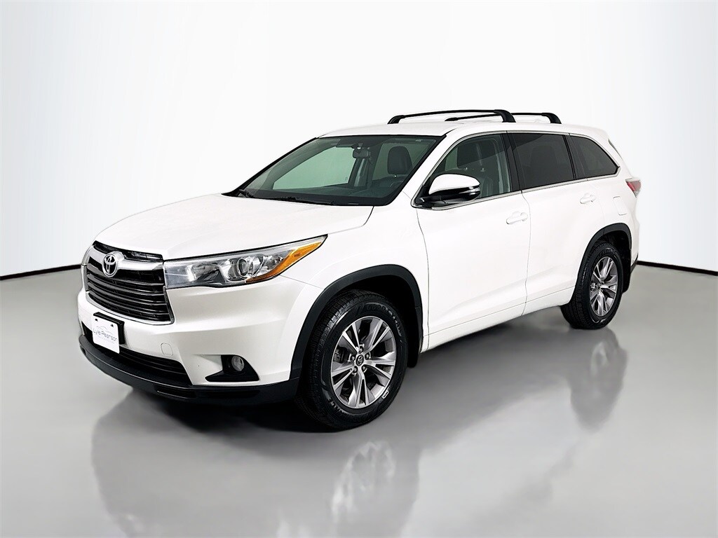 Used 2016 Toyota Highlander LE Plus V6 SUV