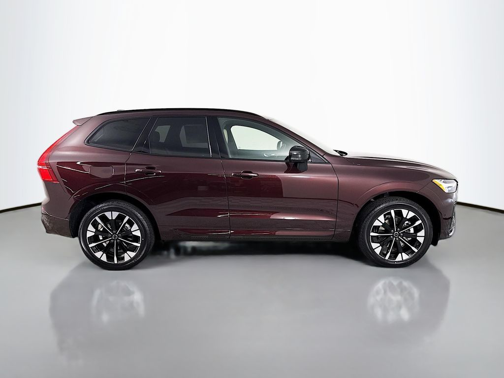 2026 Volvo XC60 Plus - Photo 8