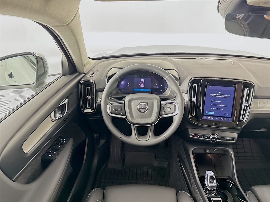 2026 Volvo XC40 Plus - Photo 18