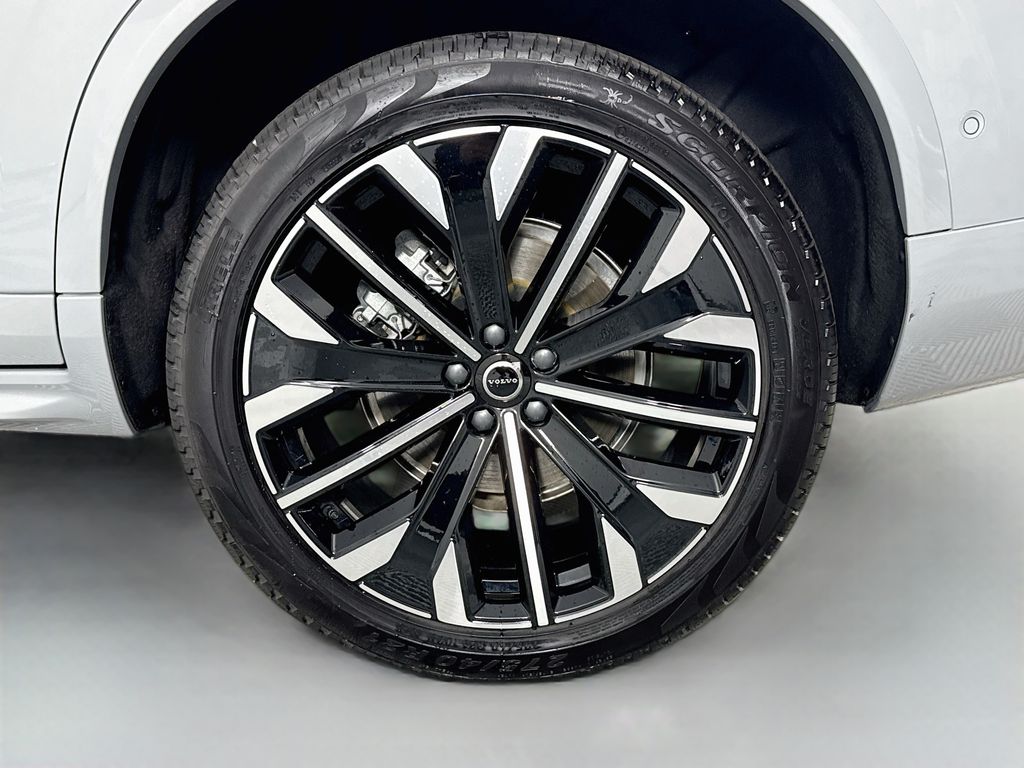 2026 Volvo XC90 Plus - Photo 33