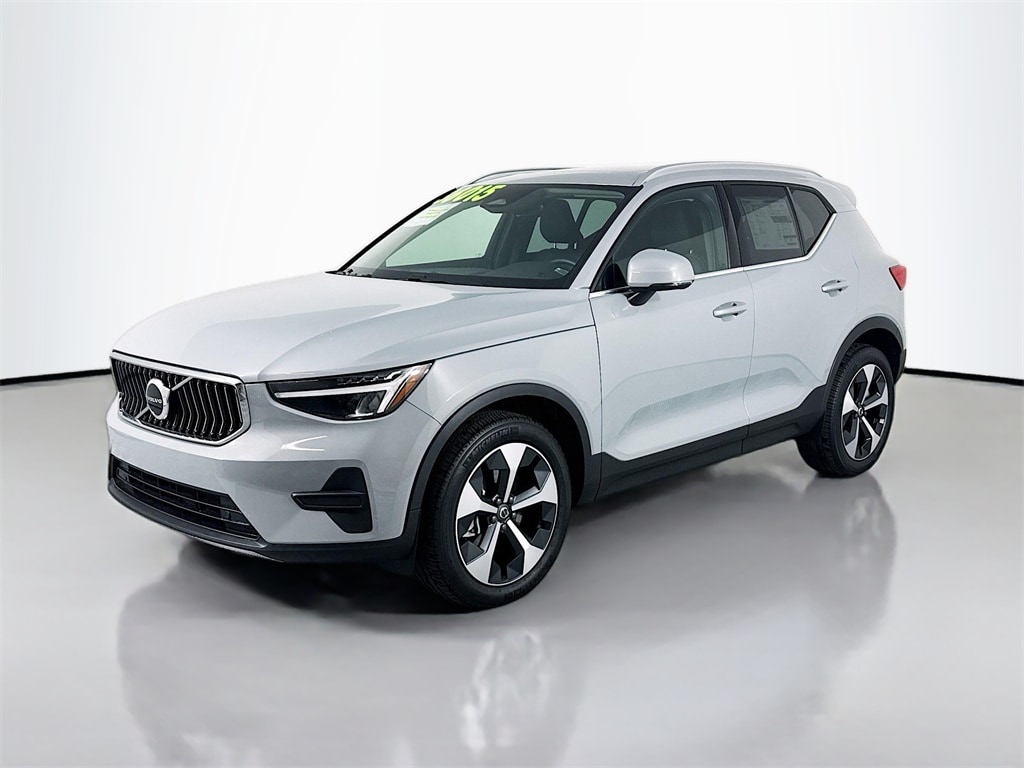 2025 Volvo XC40 SUV 