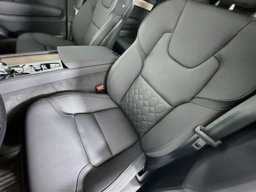2026 Volvo XC90 Plus - Photo 21