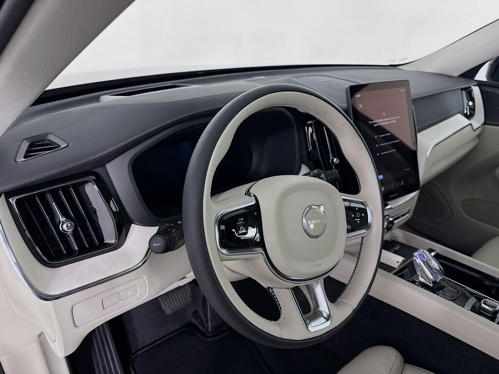 New 2026 Volvo XC60 plug-in hybrid T8 Ultra SUV