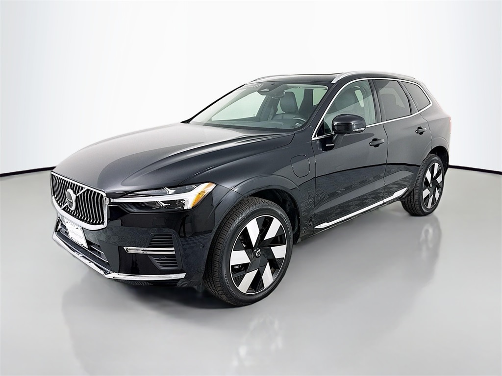 2023 Volvo XC60 Plus's photo