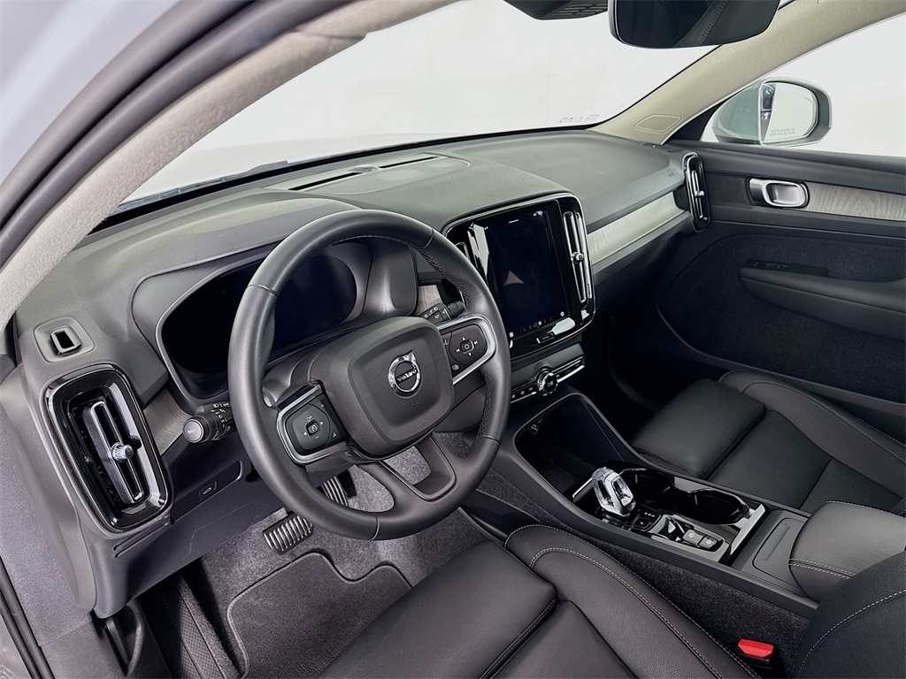 Certified 2025 Volvo XC40 B5 Plus Bright Theme SUV