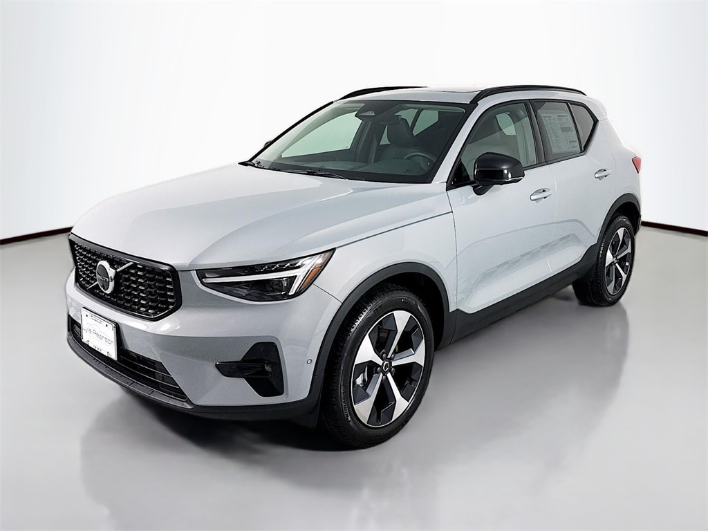 2026 Volvo XC40 SUV 