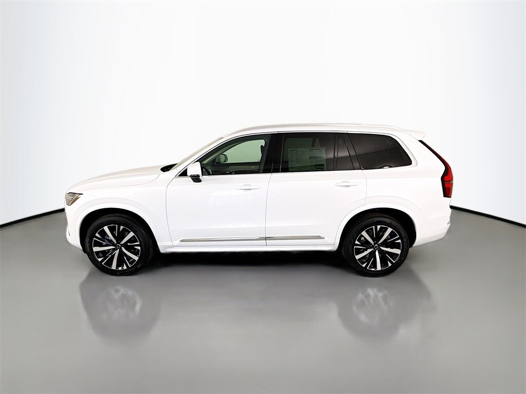 2025 Volvo XC90 Core photo 2