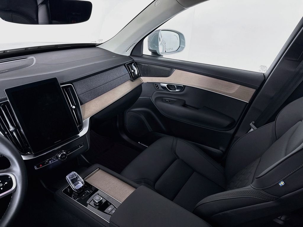 2026 Volvo XC90 Plus - Photo 25