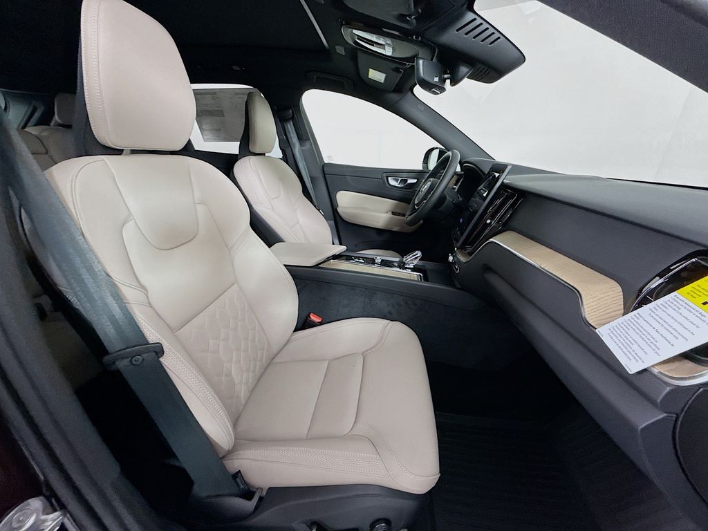 2026 Volvo XC60 Plus - Photo 24