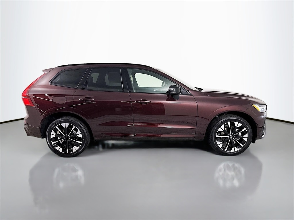 2026 Volvo XC60 Plus - Photo 8