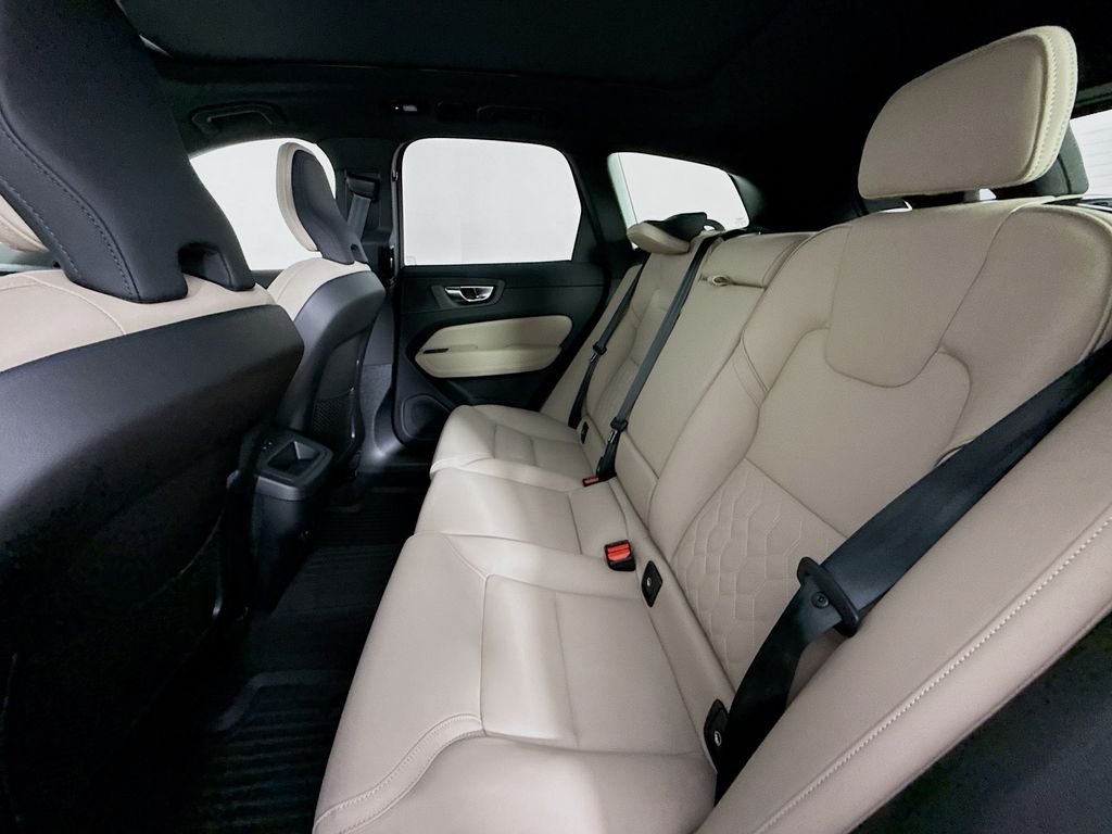 2026 Volvo XC60 Plus - Photo 21