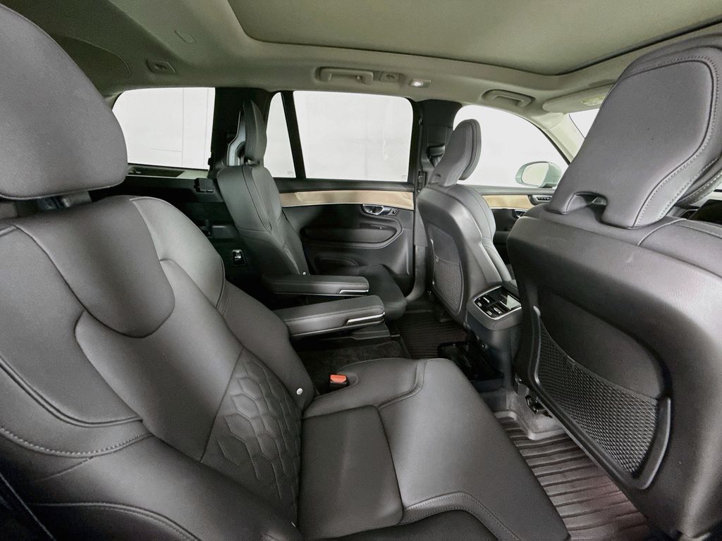 2026 Volvo XC90 Plus - Photo 30